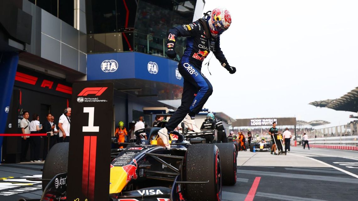 Colapinto terminó 13° y Verstappen ganó por primera vez en la temporada, en un GP de Bahréin con una pésima organización
