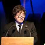 Javier Milei cerró Argentina Week en la Torre Eiffel con música y un mensaje a inversores