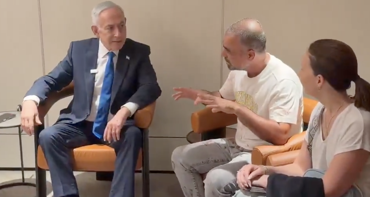 Benjamin Netanyahu recibió en Tel Aviv a los pasajeros del vuelo de Flydubai