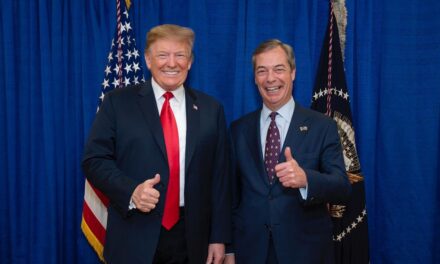 El líder del Brexit ofreció Chagos a Donald Trump a cambio de su silencio sobre Malvinas