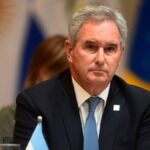 Cancillería argentina y Brasil cruzan versiones por el pedido de explicaciones sobre la huida de Flávio Bolsonaro