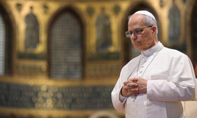 El Vaticano confirmó cuándo será operado el papa León XIV: cuánto tiempo permanecerá internado