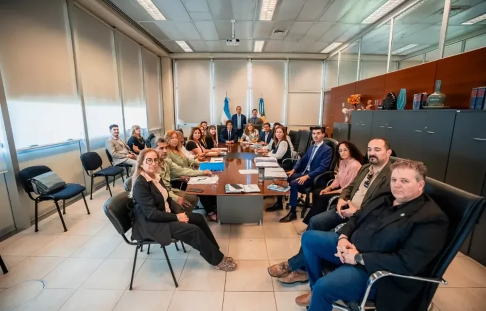 Los docentes vuelven a discutir sus salarios en una última paritaria clave para cerrar el año
