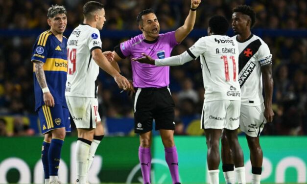 La insólita roja que sacó Piero Maza en Boca vs Vasco da Gama