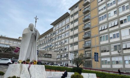 Del atentado a Juan Pablo II y el antecedente de Francisco a la operación de León XIV