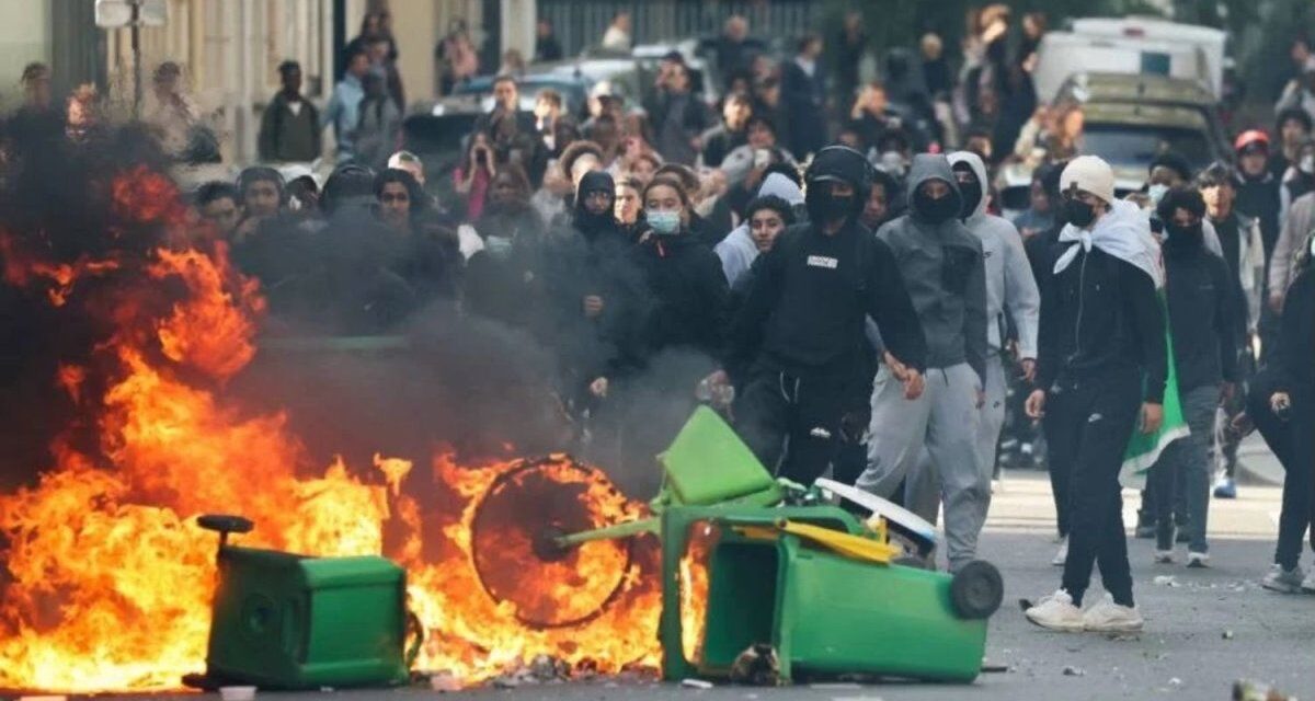 Disturbios y choques entre miles de estudiantes y la Policía por las protestas