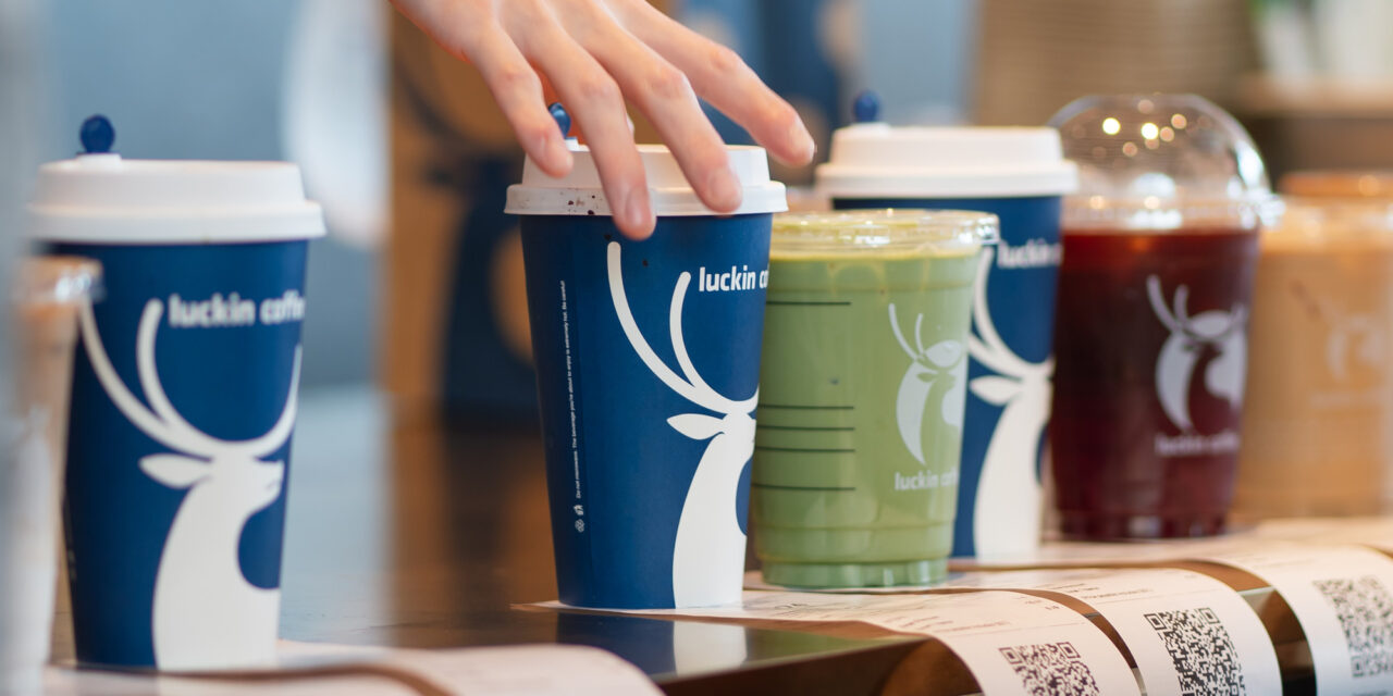 Cómo funciona Luckin Coffee, la “Starbucks china” que se expande con su modelo futurista: una mirada desde adentro