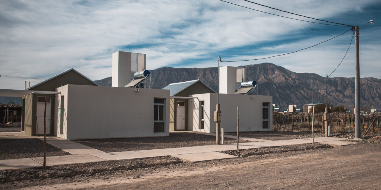 El Gobierno prevé iniciar en noviembre la construcción de 30 barrios y estiman hasta 4.500 empleos directos
